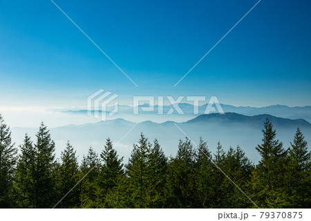 山梨　奥庭展望地の展望台からの見える雲海 79370875