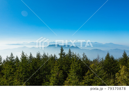 山梨　奥庭展望地の展望台からの見える雲海 79370878