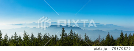 山梨　奥庭展望地の展望台からの見える雲海 79370879