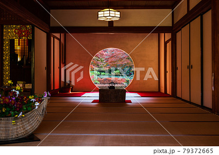 秋の鎌倉 明月院 悟りの窓 秋の鎌倉 明月院 悟りの窓 79372665