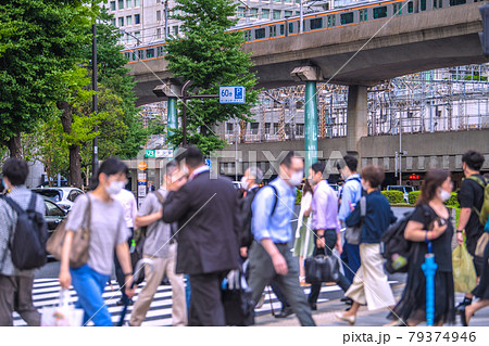 日本の東京都市景観 7月…収束できないコロナ。この夏もマスク姿…=5日、東京駅前(右に赤レンガ駅舎) 日本の東京都市景観 7月…収束できないコロナ。この夏もマスク姿…=5日、東京駅前(右に赤レンガ駅舎) 79374946