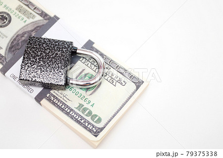 Padlock on a US dollar banknotes bundle 79375338