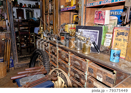 Inside a vintage old dusty car service workshop 79375449