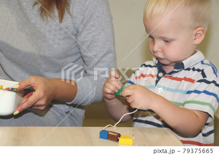 The educator deals with the child in the kindergarten. Creativity and development of the child 79375665