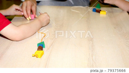 The educator deals with the child in the kindergarten. Creativity and development of the child 79375666
