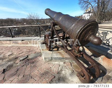 An old artillery piece on a rampart in Chernigov. 79377133