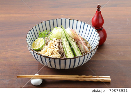 夏野菜の冷したぬきそば 79378931