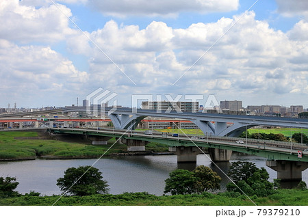 日暮里・舎人ライナーと扇大橋（荒川橋梁） 79379210