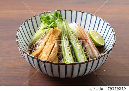 夏野菜の冷しきつねそば 夏野菜の冷しきつねそば 79379250