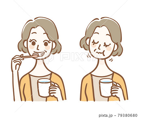 歯磨きとうがいをする中年の女性 79380680