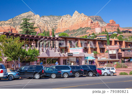 パワースポットとして有名なセドナの町並み 79380821