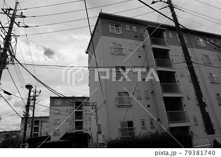 郊外の団地 郊外の団地 79381740