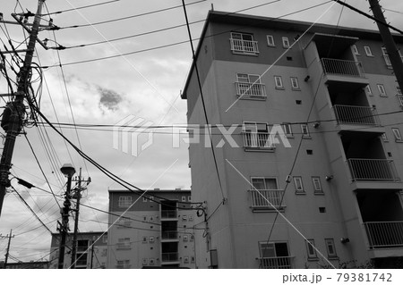 郊外の団地の写真素材 [79381742] PIXTA