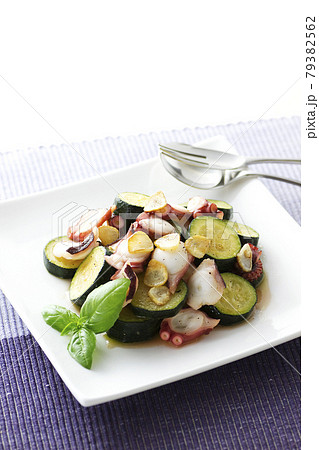 たことズッキーニのガーリックソテー9 たことズッキーニのガーリックソテー9 79382562