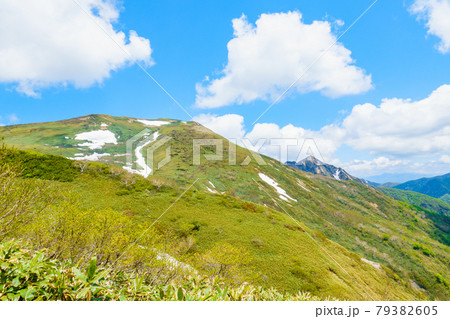 平標山・仙ノ倉山登山:平標山~平標山ノ家の稜線から望む仙ノ倉山とエビス大黒ノ頭 平標山・仙ノ倉山登山:平標山~平標山ノ家の稜線から望む仙ノ倉山とエビス大黒ノ頭 79382605