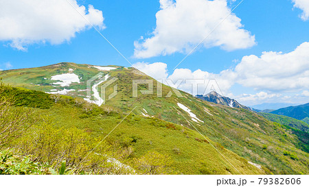 平標山・仙ノ倉山登山:平標山~平標山ノ家の稜線から望む仙ノ倉山とエビス大黒ノ頭 平標山・仙ノ倉山登山:平標山~平標山ノ家の稜線から望む仙ノ倉山とエビス大黒ノ頭 79382606