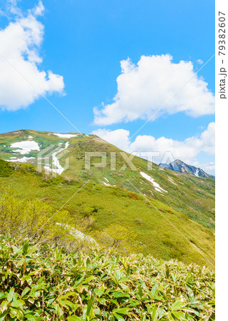 平標山・仙ノ倉山登山:平標山~平標山ノ家の稜線から望む仙ノ倉山とエビス大黒ノ頭 平標山・仙ノ倉山登山:平標山~平標山ノ家の稜線から望む仙ノ倉山とエビス大黒ノ頭 79382607