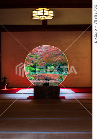 秋の鎌倉 明月院 悟りの窓 秋の鎌倉 明月院 悟りの窓 79382761