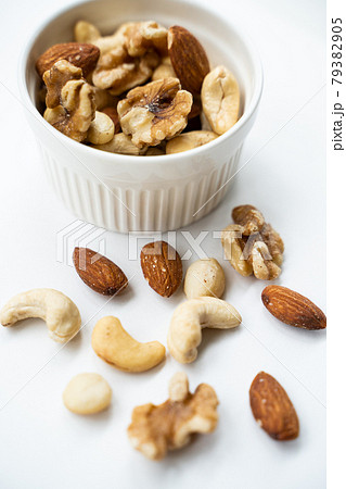 ミックスナッツのイメージ 79382905