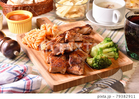 Bone-in pork chop Bone-in pork chop 79382911