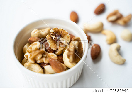 ミックスナッツのイメージ 79382946