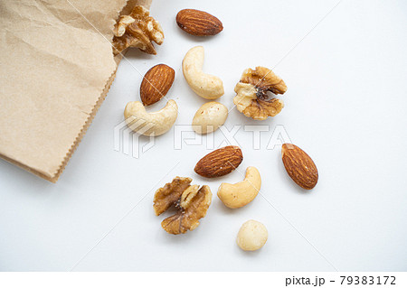 ミックスナッツのイメージ 79383172