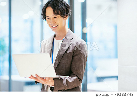 男性エンジニア　撮影協力「＋SHIFT NOGIZAKA」 79383748