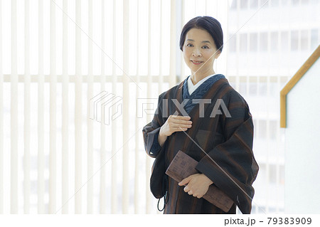 着物 夏 薄物 単衣 絽 薄羽織 道中着の写真素材 [79383909] - PIXTA