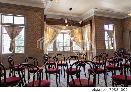 鳥取県鳥取市　春の白亜の洋館　仁風閣の内部 79384006