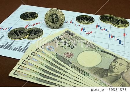 【仮想通貨・ビットコイン・投資などに関する記事のサムネイルに】ビットコインと一万円札 79384373
