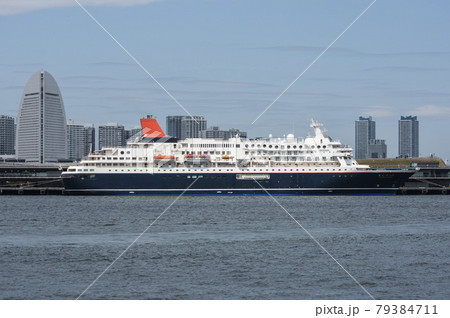 横浜港大さん橋に停泊するにっぽん丸 79384711