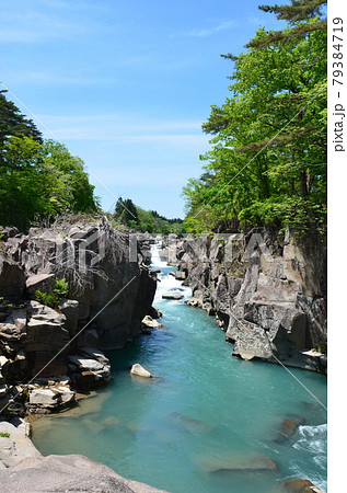 ≪岩手県≫新緑と渓流 磐井川の厳美渓 79384719