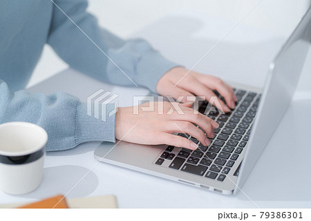 キーボード パソコン 手元 キーボード パソコン 手元 79386301