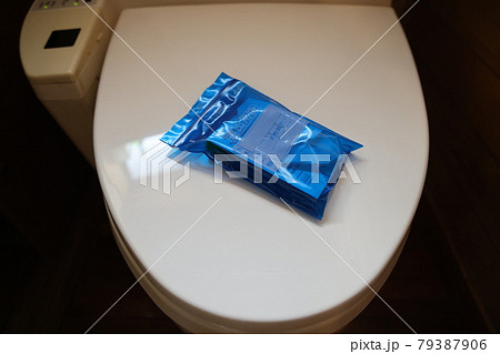 人間ドック健康診断で提出必須の尿検査キット 79387906