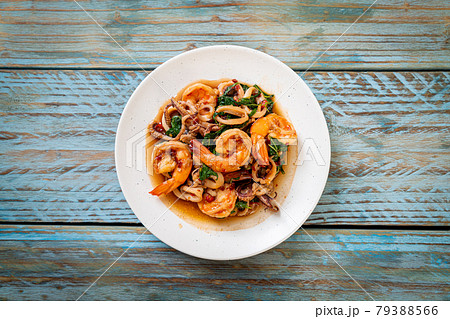 stir-fried seafood with Thai basil 79388566