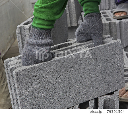Bricks used in the construction 79391504
