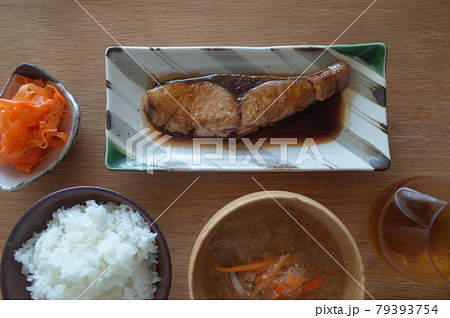 鰤の照り焼き定食 79393754