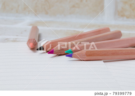 色鉛筆、鉛筆、メモ、消しゴム セット （上面フラット置く文房具ツール  