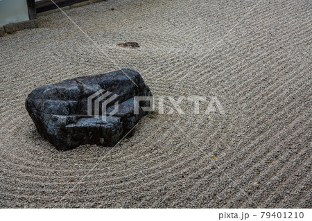 京都　南禅寺の方丈庭園 79401210