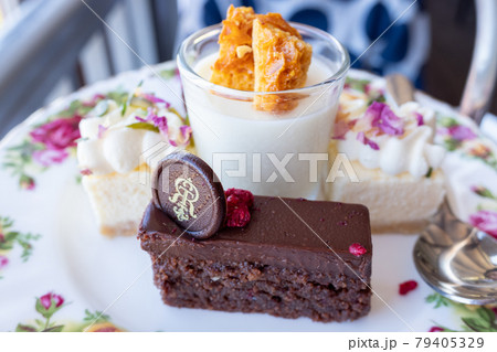 シドニーで最高の英国式アフタヌーンティーとシドニーハーバーの絶景を楽しめるガンナーズバラックス 79405329