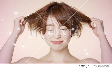 女性のヘアケアイメージ ヘアスタイリング 女性のヘアケアイメージ ヘアスタイリング 79408896
