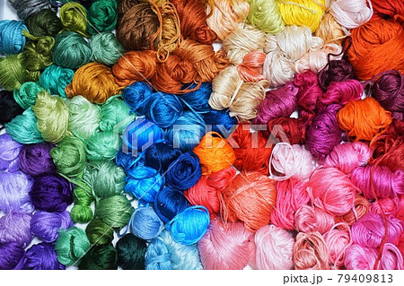 刺繍糸　刺しゅう　カラフル　糸　手芸　材料　カラー　カラーバリエーション　ステッチ　　 79409813