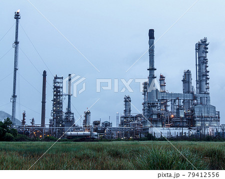 Oil Refinery in daytime 79412556