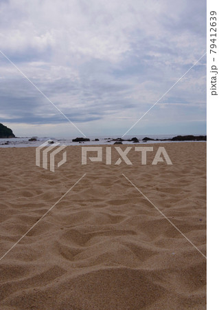 日本海　琴引浜の鳴き砂と岩場　京丹後市 79412639