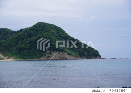 日本海　琴引浜の鳴き砂と岩場　京丹後市 79412644