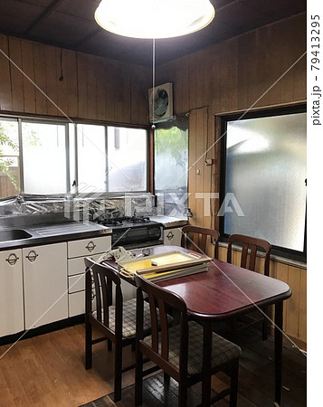 昭和の台所 縦写真 昭和の台所 縦写真 79413295