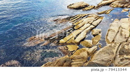 海 岩 石 79413344