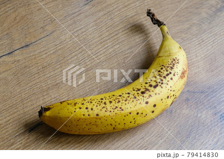 there's a yellow banana on the table. there's a yellow banana on the table. 79414830