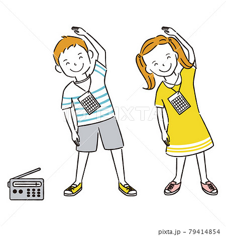 手書き線画カラーイラスト 男の子と女の子　笑顔　ラジオ体操 79414854