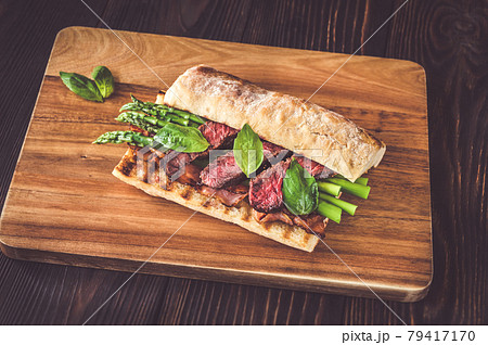 Sandwich with asparagus and slices of beef steak 79417170